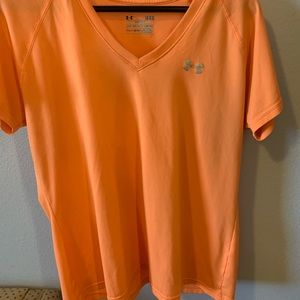 EUC Under Armour microfiber t-shirt